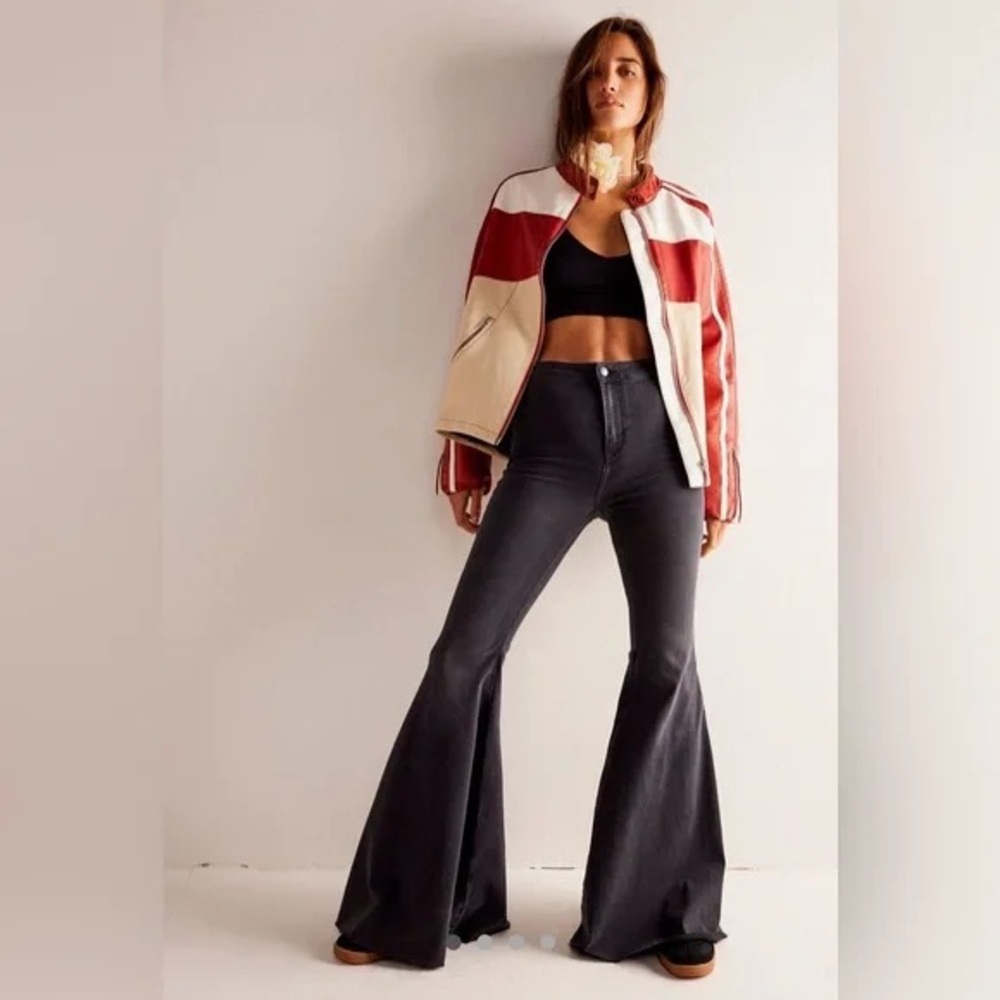 Free People We The Free Just Float on Flare Jeans in Washed Black | Size 25